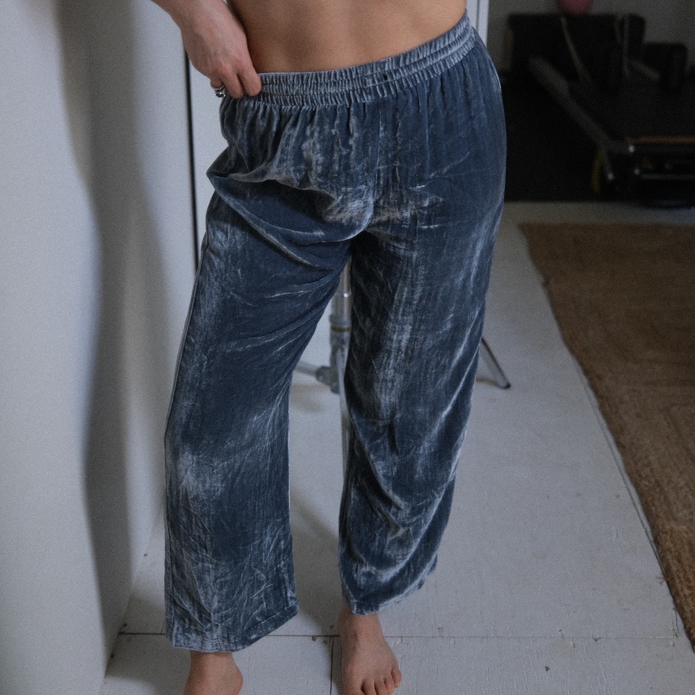 Reformation petites blue velvet cropped pant